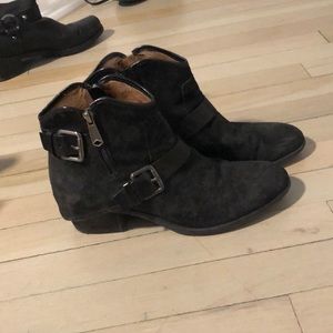 Donald J Pliner Boots